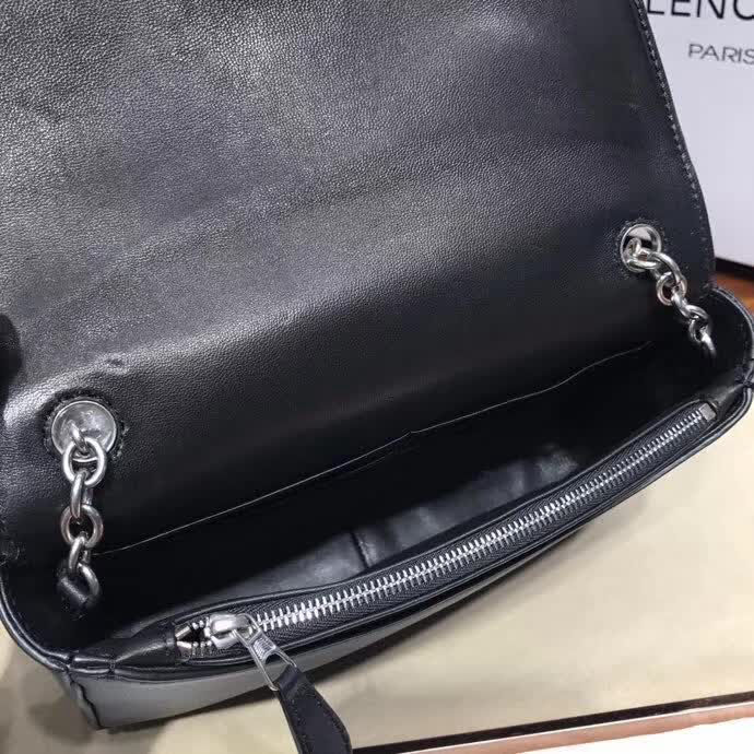 BALENCIAG巴黎世家 鏈條斜挎包 定制進口牛皮搭配精緻鏈條肩帶  BL1106